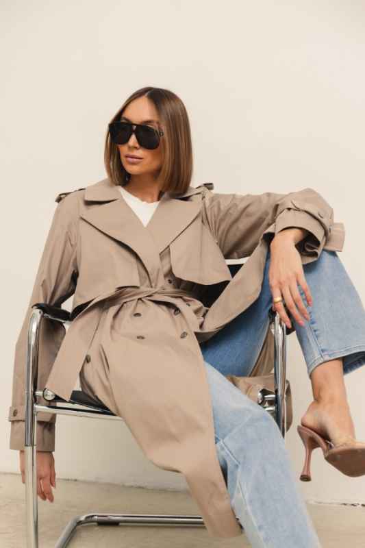 Trencz damski – ponadczasowa klasyka w nowoczesnym wydaniu